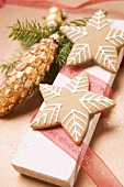 Christmassy gingerbread stars on box