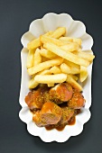 Currywurst (sausage with ketchup & curry powder) & chips in paper dish
