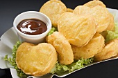 Chicken nuggets with dip on lettuce leaves