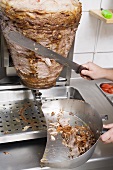 Slicing a döner kebab