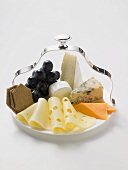 Cheese platter with red grapes and crackers