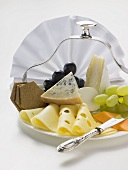 Cheese platter with grapes and crackers