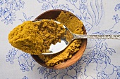 Curry powder in bowl and on spoon