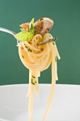 Spaghetti with clam on fork