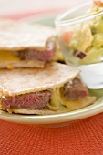 Quesadillas mit Rindfleisch und Guacamole (Mexiko)