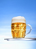 Helles Bier im Glaskrug