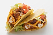Tacos filled with mince, cheese and sour cream