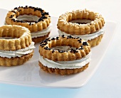 Pastry rings filled with Gorgonzola and ricotta cream