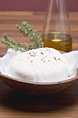 Mozzarella with thyme and olive oil