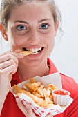 Young woman eating chips