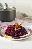 Red cabbage with dates