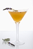 87 Ways Cocktail (Gin, Zitronensaft, Aprikosennektar, Lavendel)