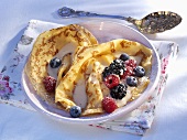 Crêpes with berries and vanilla sauce