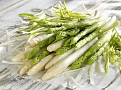 Peeled green and white asparagus
