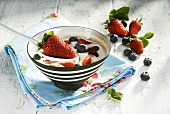 Yoghurt muesli with strawberries and blueberries