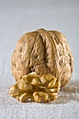 Unshelled and shelled walnut (close-up)