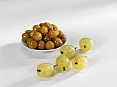 Fresh and cooked gooseberries
