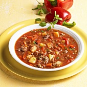 Mince, red pepper, tomato and potato stew