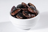 Runner beans in ceramic bowl