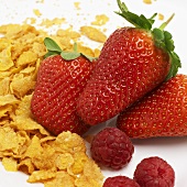 Cornflakes with fresh strawberries and raspberries