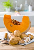 Ingredients for pumpkin soup: pumpkin, potatoes and garlic
