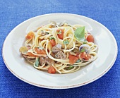 Spaghetti with clams and tomatoes