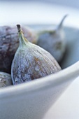 Fresh figs in a bowl