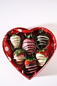 Chocolate-dipped strawberries to give as a gift