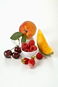 Verschiedene Obstsorten und Beeren
