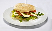 Ciabatta mit Tomaten, Mozzarella und Rucola