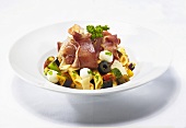 Penne with vegetables, mozzarella and raw ham