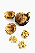 Shelled and unshelled walnut
