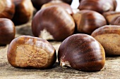 Sweet chestnuts (close-up)