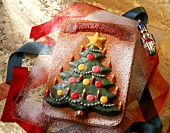 Rechteckiger Schokoladenkuchen mit Weihnachtsbaum aus Zuckerguß