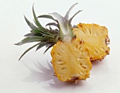 Längshalbierte Ananas 