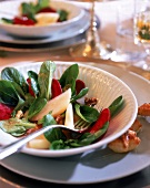 Feldsalat mit Roter Bete mit Birnen und Nuessen