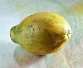 Eine ganze Papaya 