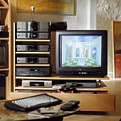 Hi-Fi-Anlage, Computer, Fernseher Videorekorder, Digital-TV, Keyboard