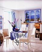 Eßzimmer in Weiß und Blau in griechischem Stil