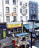 Stadtidyll über d. Portobello Road in Notting Hill(Marktstände)