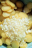 Kartoffelsalat zubereiten (2): Kartoffeln marinieren