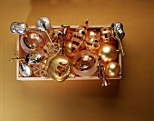Weihnachtschmuck - transparent-gold Kugeln, Zapfen u. Geigen