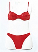 Roter Bikini im Paillettendruck 