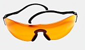 Brille mit orangen Gläsern und Gummifassung von Ray Ban