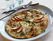 Apple pizza with gorgonzola