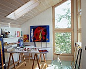 Maler-Atelier zum Teil mit Panzerglas im Fußboden.