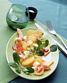 Scampi-Kartoffel-Salat mit SenfDressing und Feldsalat