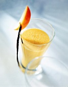Power-Drink "Pfirsich-Smoothie" mit Vanille-Joghurt, Pfirsichscheiben