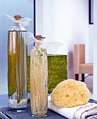 Badeöle mit Gräser in länglichen Glasflakons