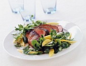 Rinderfilet mit Feldsalat und Mango 